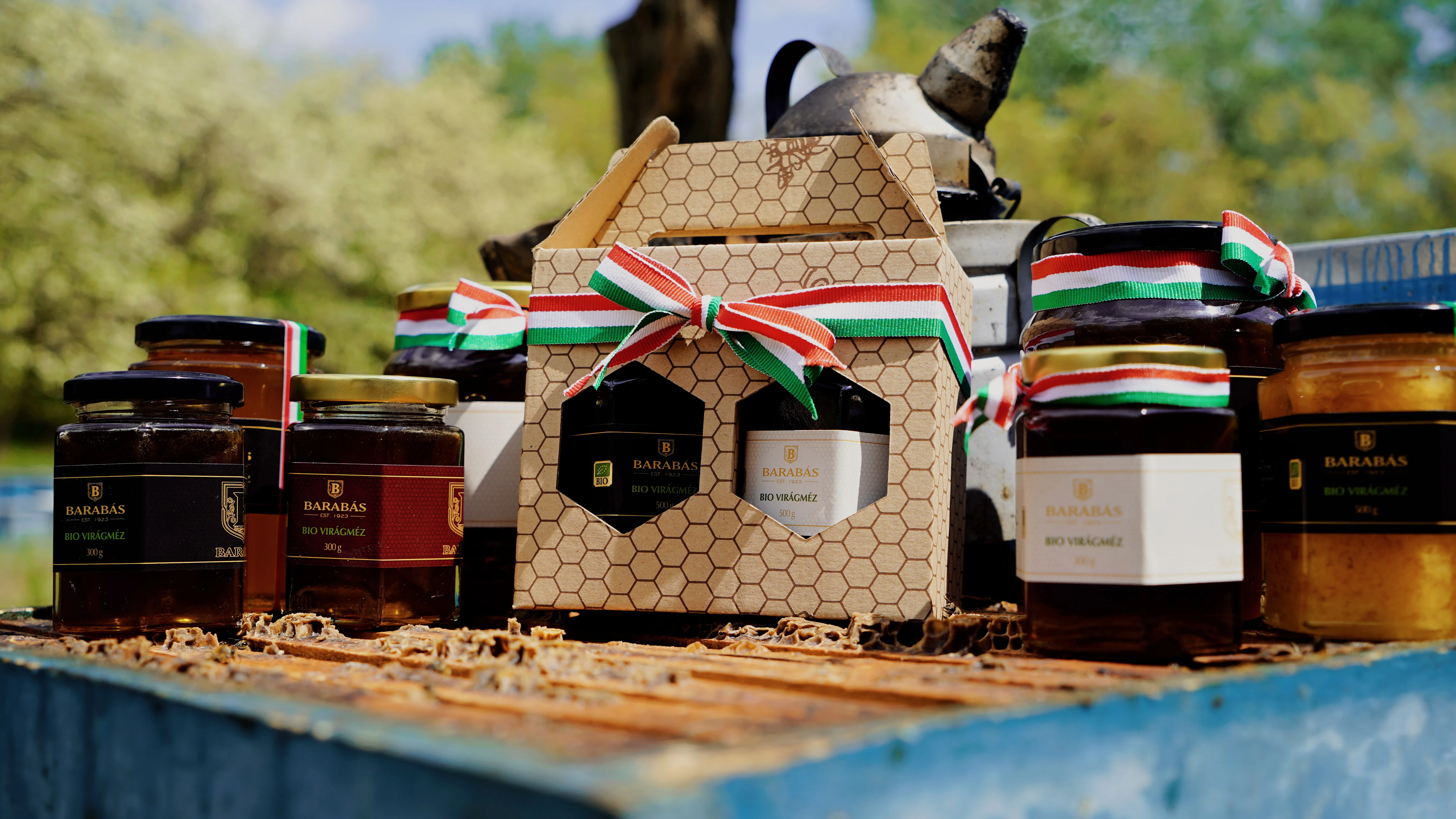 Barabás honey jars in a beekeeping environment